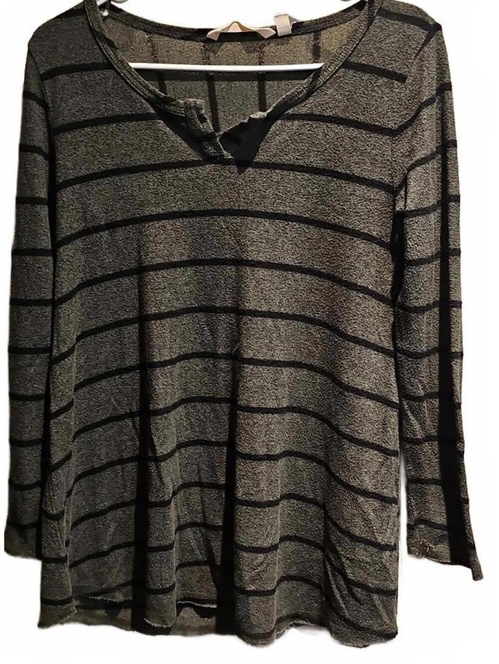 Soft surroundings long sleeve striped top. Size S